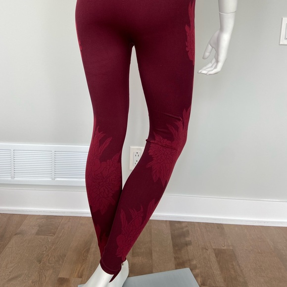 Fabletics Floral crop top with pants gym clothes fits like a Small - Picture 8 of 13